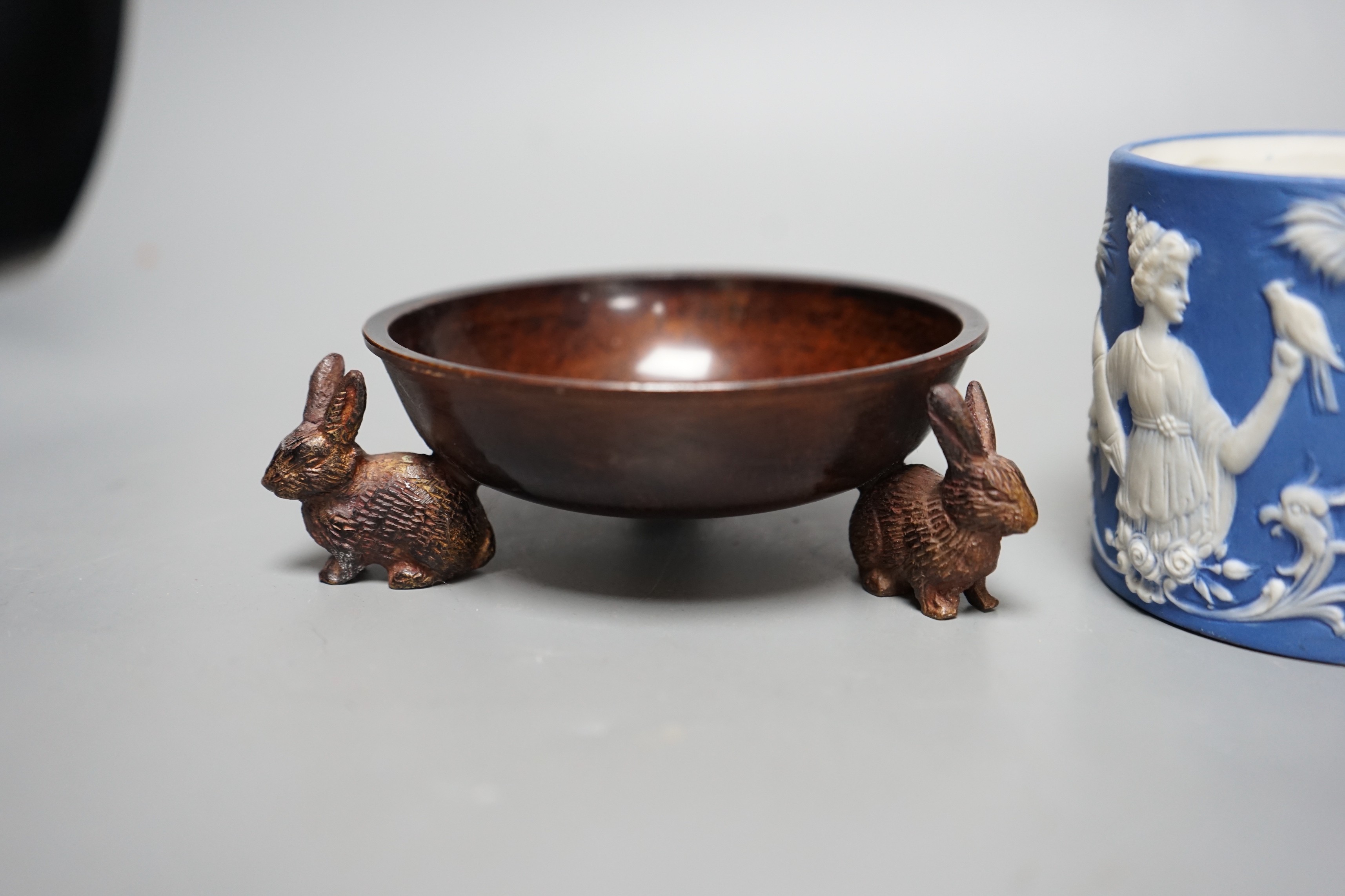 A Crown Devon Fieldings musical mug, a bronze tripod dish and a jasper pot